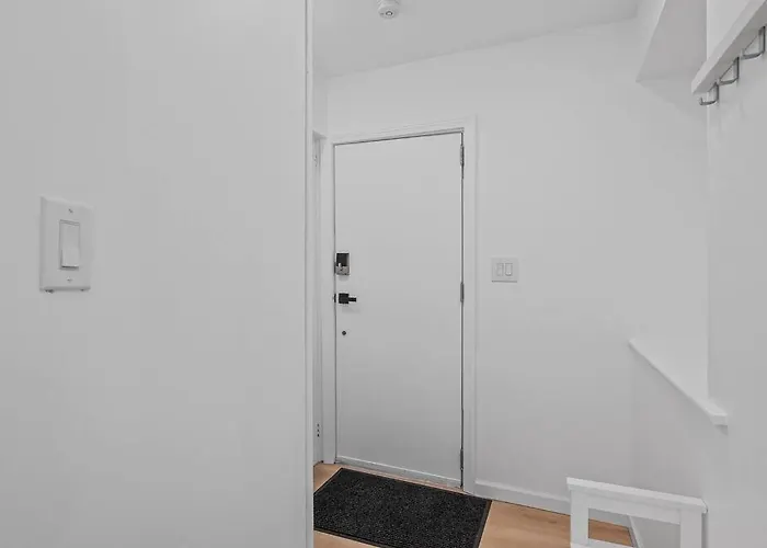 Apartment Shadyside, !5 Stylish And Bright With Free Parking Pittsburgh