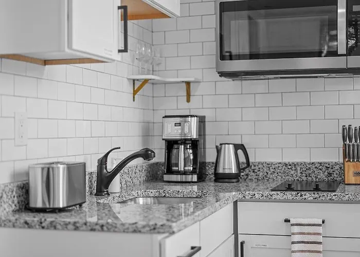 Shadyside, !5 Stylish And Bright With Free Parking * Pittsburgh