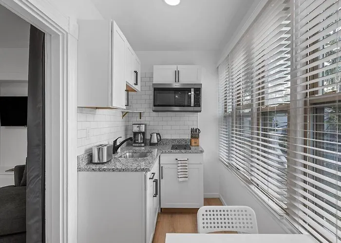 Shadyside, !5 Stylish And Bright With Free Parking Pittsburgh