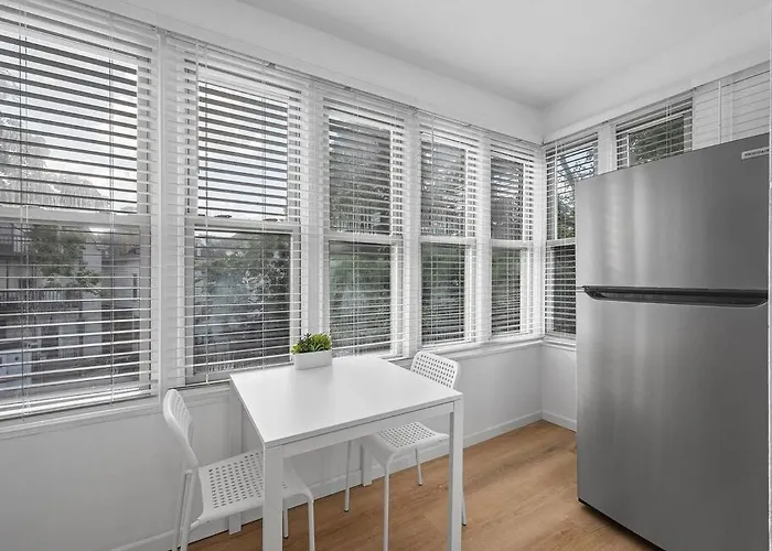 Apartment Shadyside, !5 Stylish And Bright With Free Parking Pittsburgh