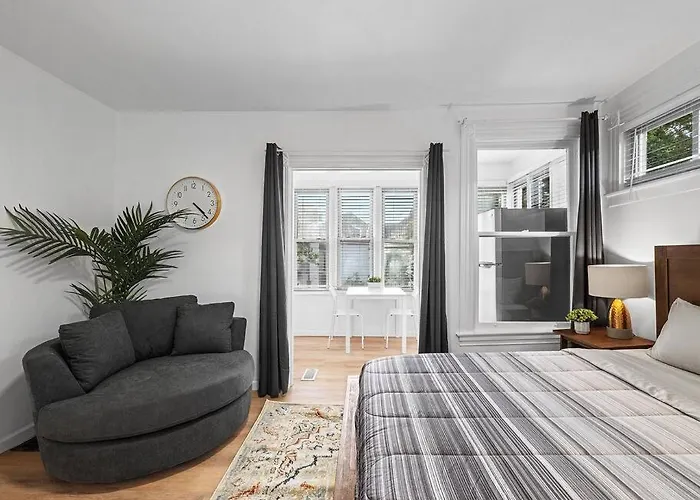 Shadyside, !5 Stylish And Bright With Free Parking Pittsburgh